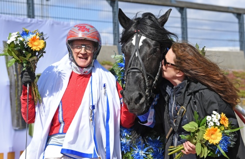 Gunnar Melander och Annamaria Öberg efter en av Månlykke A.M:s många segrar. Foto: Malin Albinsson, TR Bild 